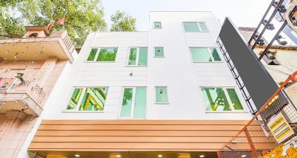 Capital O 16131 Mohit Guest House