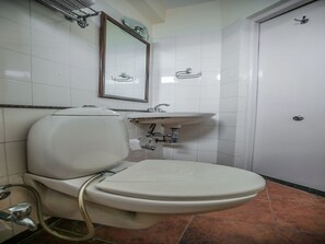 Double or Twin Room | Bathroom | Free toiletries, towels - OYO Flagship 15411 pachim vihar metro station (New Delhi)