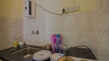 Double or Twin Room | Private kitchenette | Fridge