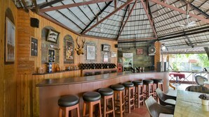 Bar (on property) - OYO 4977 Kristal Sands Beach Resort (Calangute)