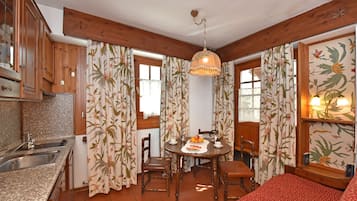 Monolocale Superior, vista montagna (Wood View) | Soggiorno | TV