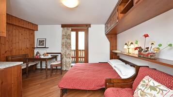 Studio, Mountain View | Down comforters, desk, free WiFi, bed sheets