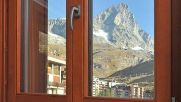 Copriletto in piuma, una scrivania, Wi-Fi gratuito, lenzuola