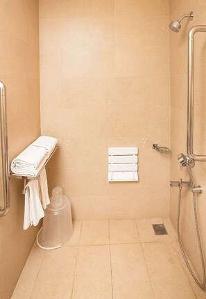 Shower, free toiletries, towels - Collection O 14600 Hotel Chawla (Jaipur)