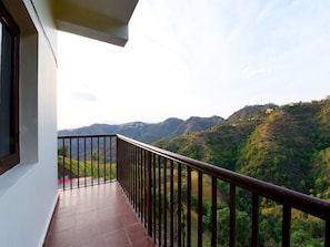Double or Twin Room | Balcony