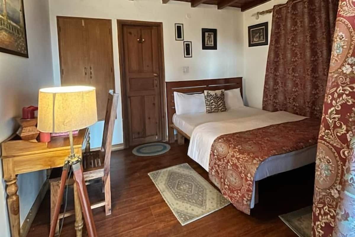 Standard Room | Iron/ironing board, free WiFi, bed sheets