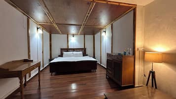 semi deluxe | Iron/ironing board, free WiFi, bed sheets