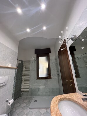 Chambre Triple | Salle de bain