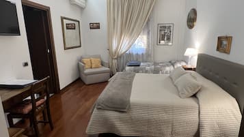 Habitación triple | Escritorio, insonorización, cunas gratuitas y wifi gratis