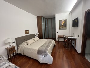 Dreibettzimmer | Hochwertige Bettwaren, Betten mit Memory-Foam-Matratzen