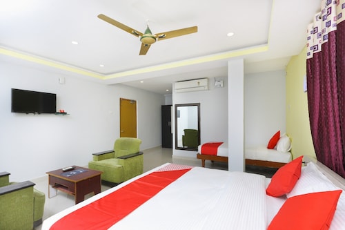 OYO 12765 Hotel Golden Rooms