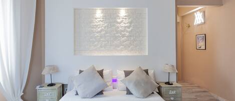 Familie driepersoonskamer | Een gratis minibar, een kluis op de kamer, een bureau, gratis wifi