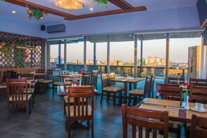 Asian cuisine - Botahtaung Hotel (Yangon)