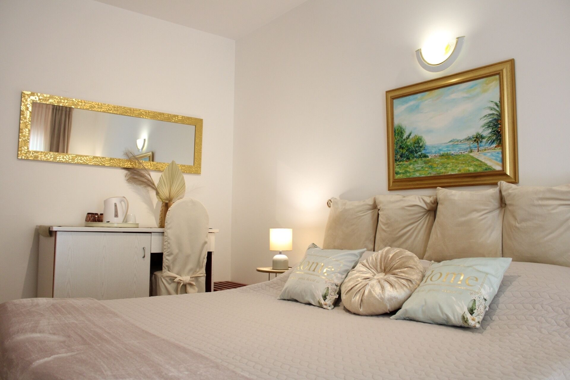 Chambre Triple, balcon | Décoration personnalisée, draps fournis