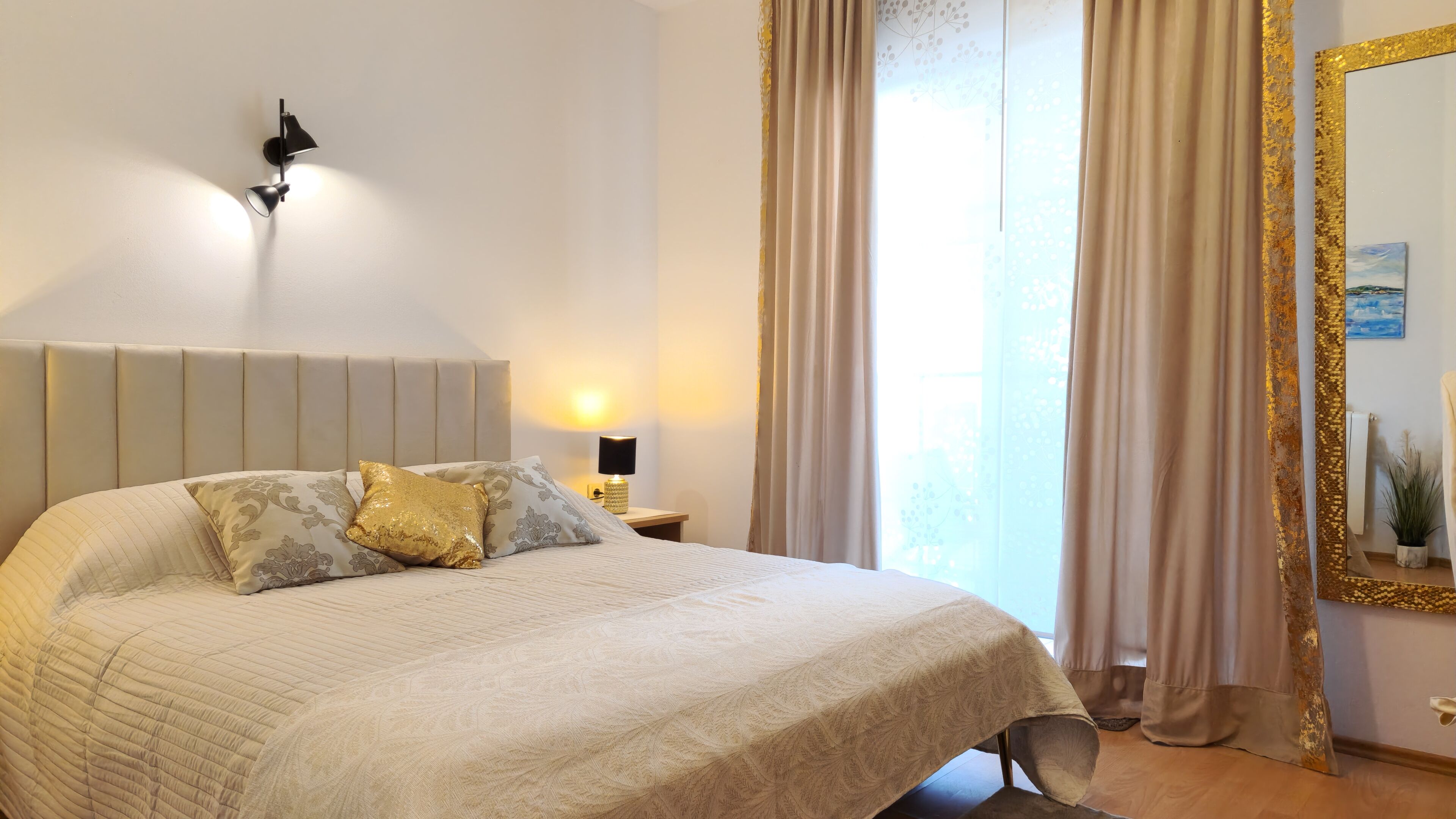 Chambre Quadruple, balcon | Décoration personnalisée, draps fournis