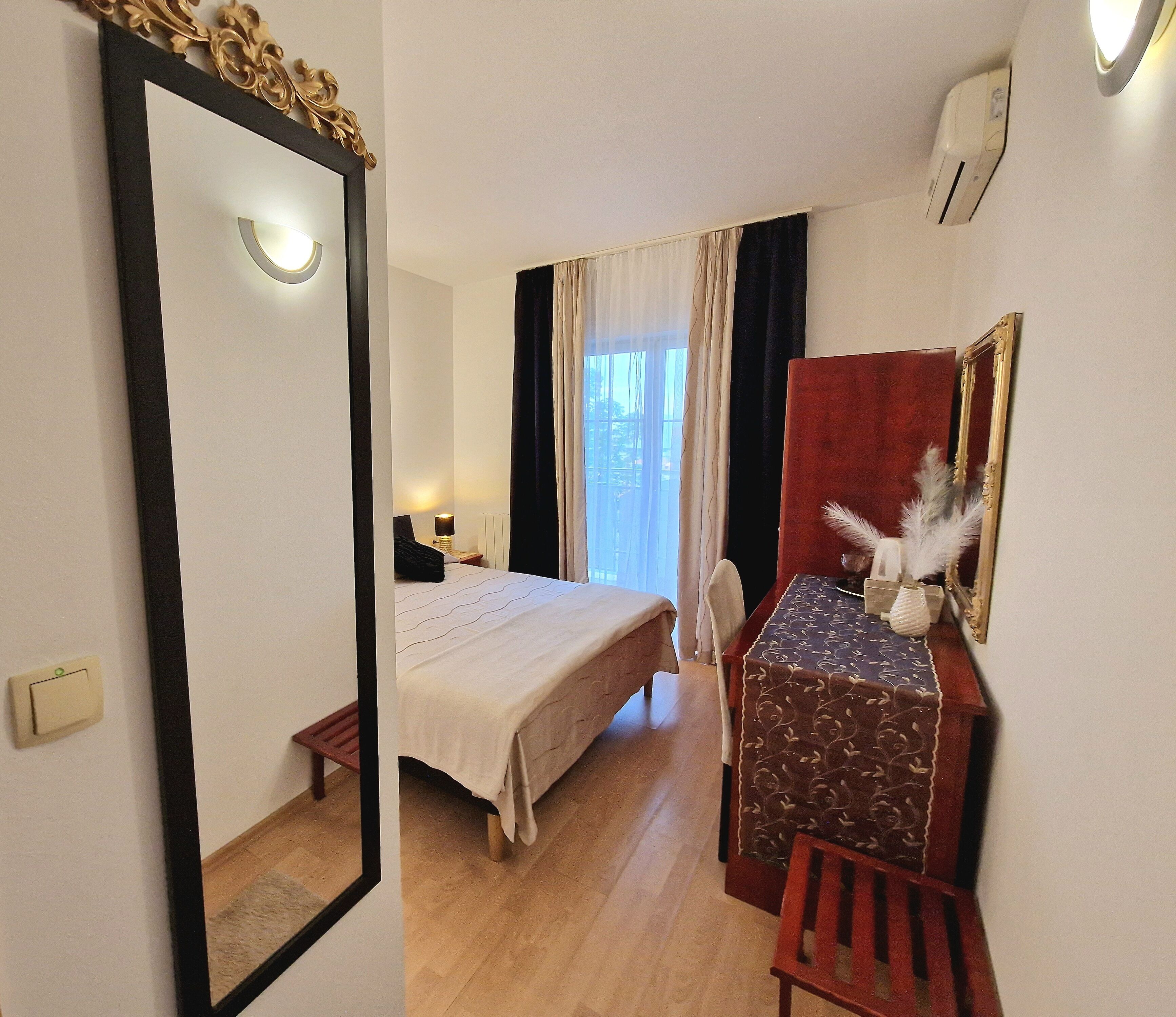 Chambre Double, balcon | Bureau, draps fournis