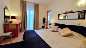 雙人房, 露台 | 書桌、床單