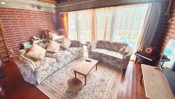 2 bedrooms, premium bedding, individually decorated