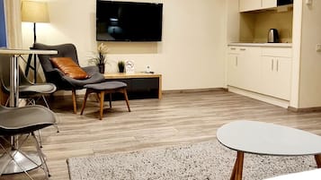 Apartamento standard, cozinha americana | 1 quarto, cofres nos quartos, escrivaninha