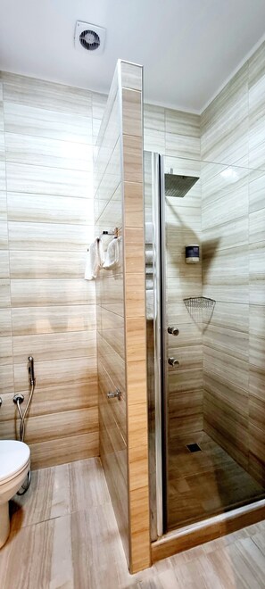 Standard Apartment, Kitchenette | Bathroom