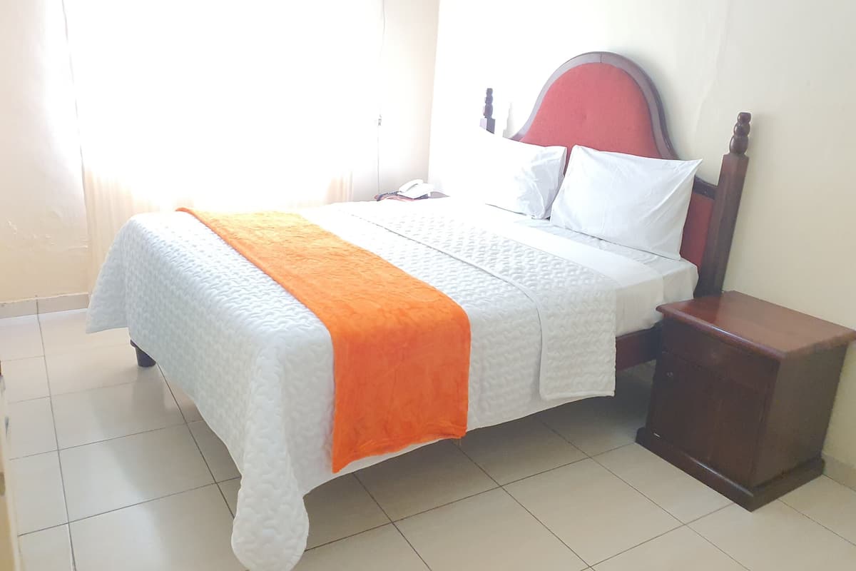 Quarto luxo, 1 cama de casal, para não fumantes | Roupas de cama premium, escrivaninha, espaço de trabalho para notebook