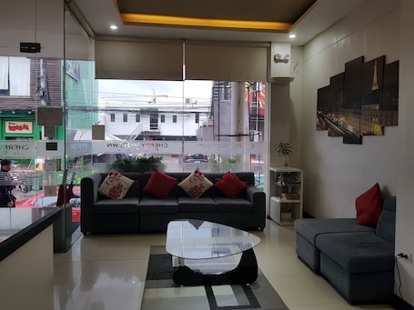Lobby sitting area. Cherry Midtown Hotel