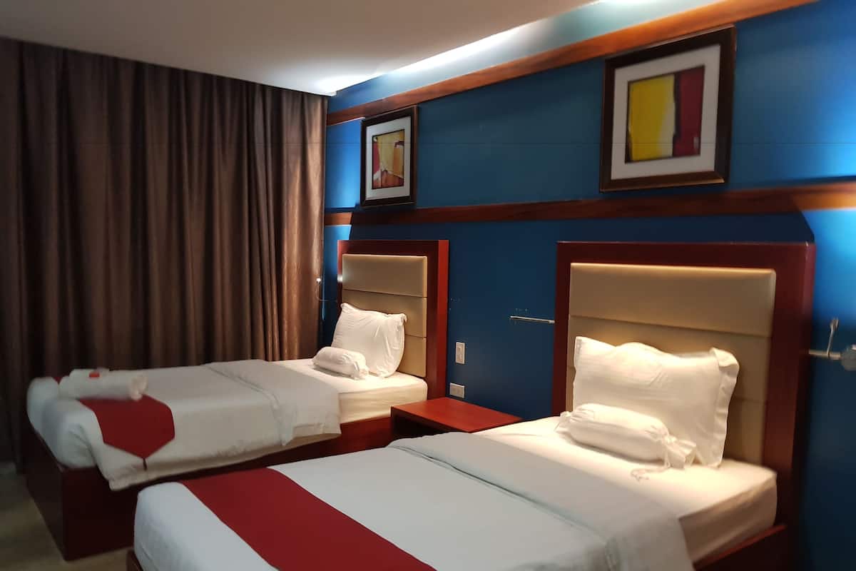 Executive Twin Room, 2 Twin Beds | Desk, blackout drapes, WiFi (free), bed sheets