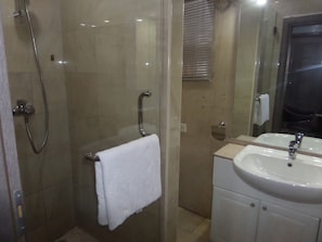 Deluxe-Zimmer, 1 Queen-Bett, Nichtraucher | Badezimmer