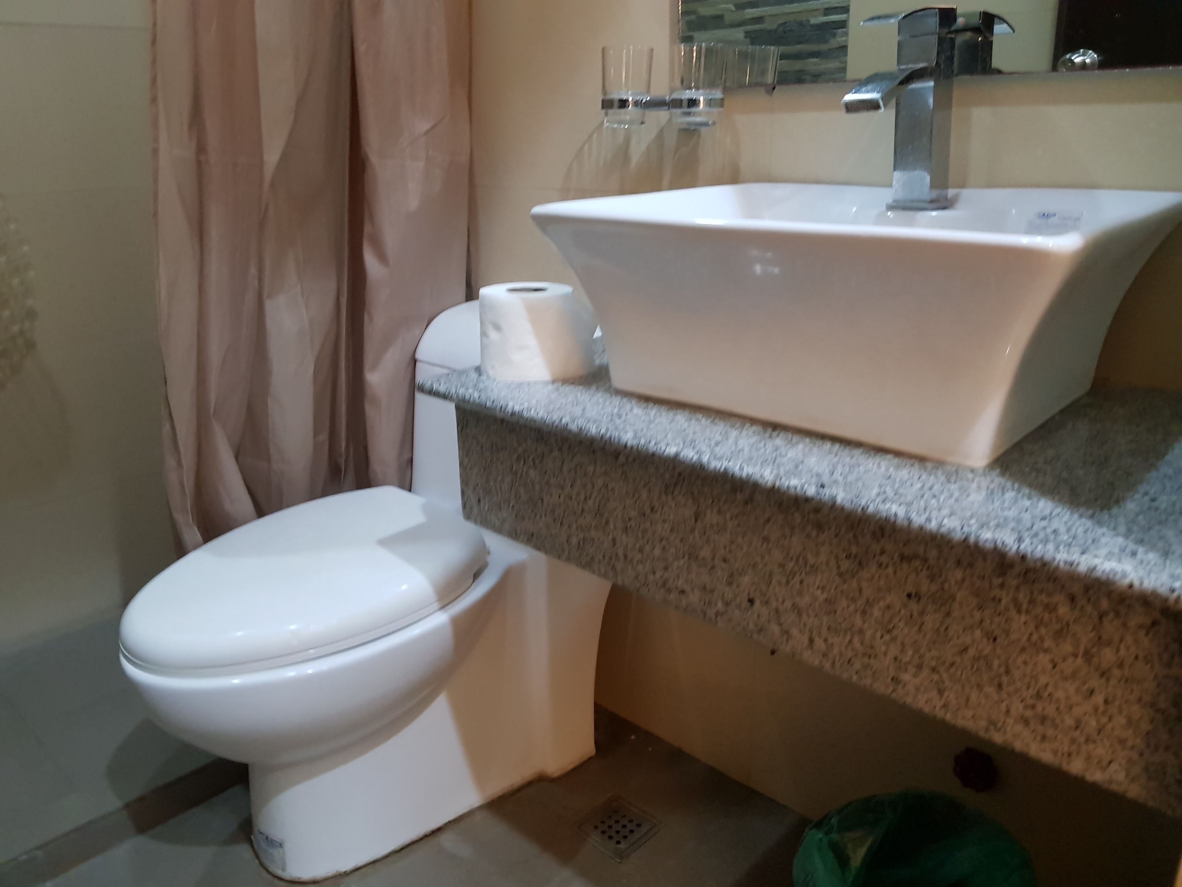 Shower, free toiletries, towels