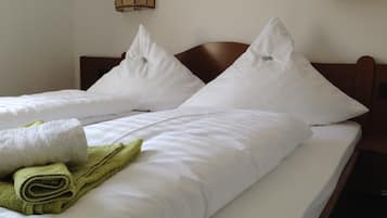 Basic Double Room | Desk, iron/ironing board, free WiFi, bed sheets