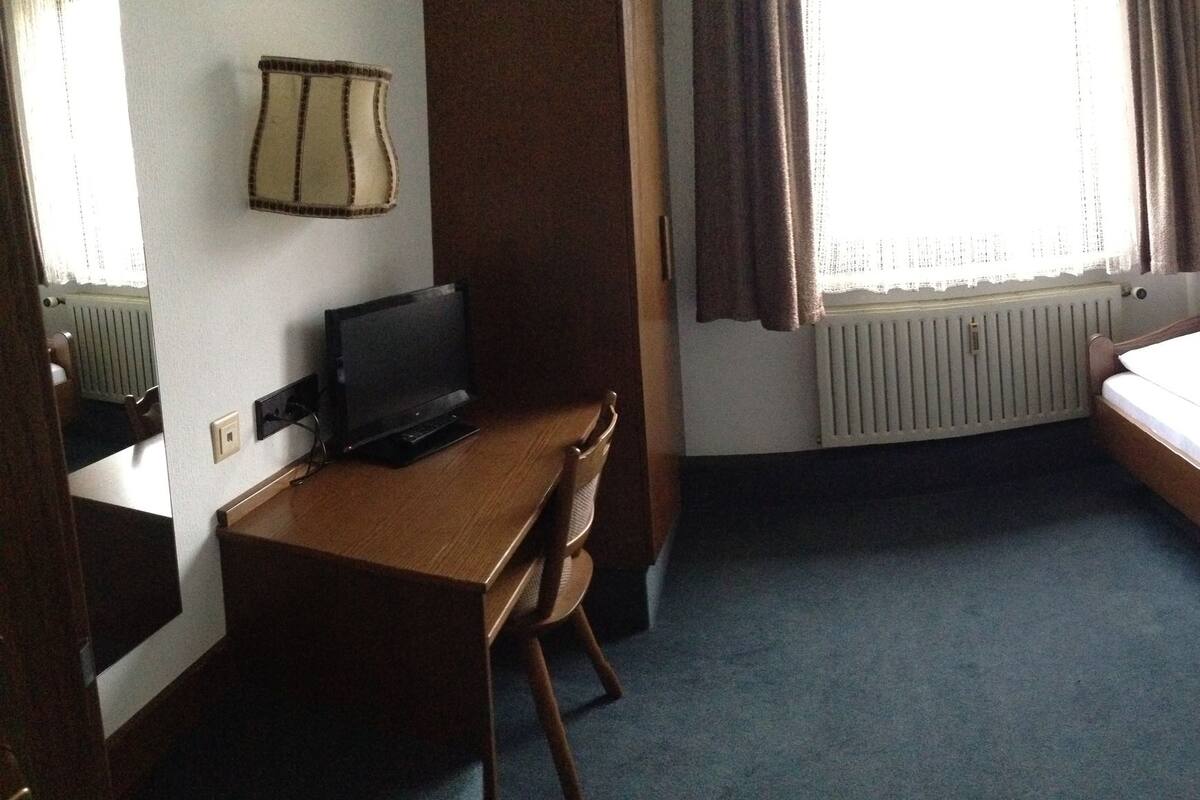 Basic Single Room | Desk, iron/ironing board (on request), WiFi (free), bed sheets