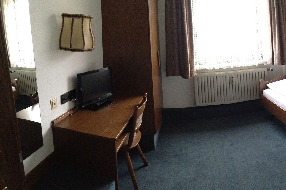 Basic Single Room | Desk, iron/ironing board, free WiFi, bed sheets