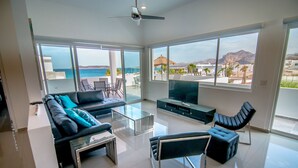 Luxe huis, Meerdere bedden, niet-roken, uitzicht op zee | Woonkamer