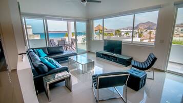 Luxury House, Berbilang Katil, Non Smoking, Ocean View | Ruang tamu | TV LCD