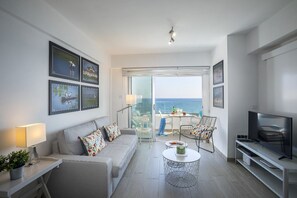 Living area - Mackenzie Zoe Seafront Suite (Larnaca)