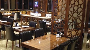 Ilmainen päivittäinen buffetaamiainen