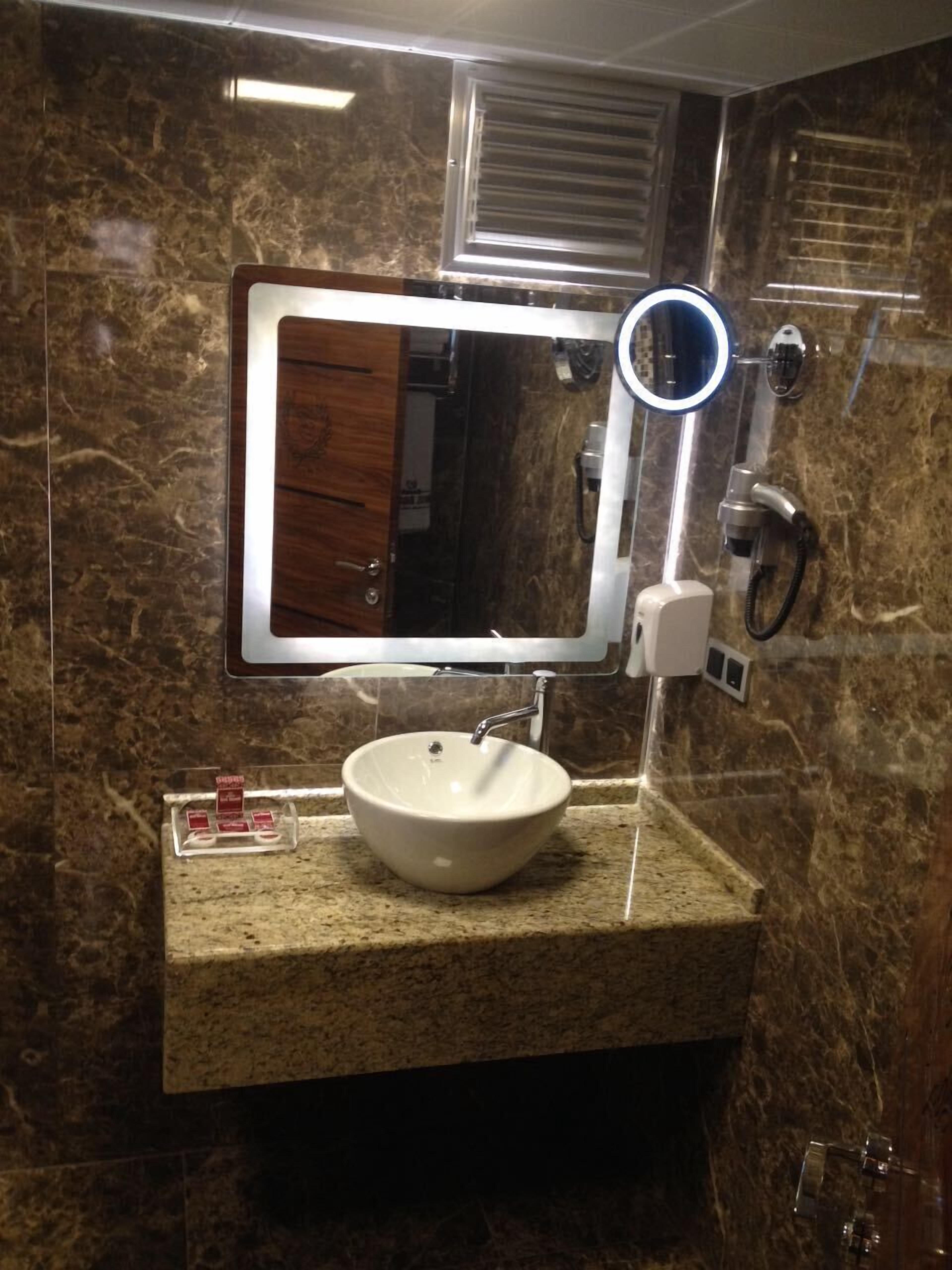 shower, free toiletries, hair dryer, slippers