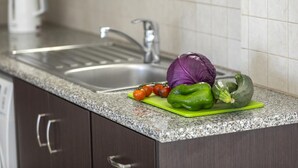 Dụng cụ pha cà phê/trà, tủ lạnh, lò vi sóng, lò nướng 