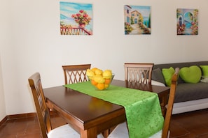 Dining - Holiday Home Neverending Sea: apartment with sea view in the center of Salerno (Salerno)