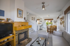 Villa, 3 soverom, sjøutsikt | Oppholdsområde | Flatskjerm-TV