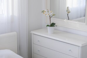 3 bedrooms, in-room safe, iron/ironing board, free WiFi - Protaras Green Bay Seaview Villa (Paralimni)