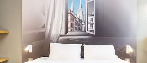 Desk, soundproofing, free WiFi, bed sheets