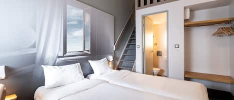 Quadruple Room, Non Smoking | Desk, soundproofing, free WiFi, bed sheets