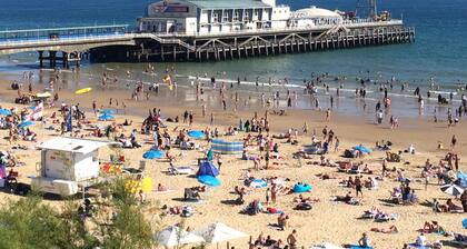 BOURNEMOUTH 18 MINUTES WALK TO BEACH, NEAR TOWN  1 BED WiFi PARKING GROUND FLOOR