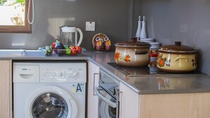 Villa, 2 Bedrooms | Private kitchen | Coffee/tea maker, fridge, microwave, oven