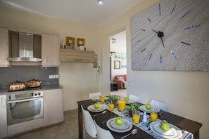 Villa, 2 Bedrooms | Living area