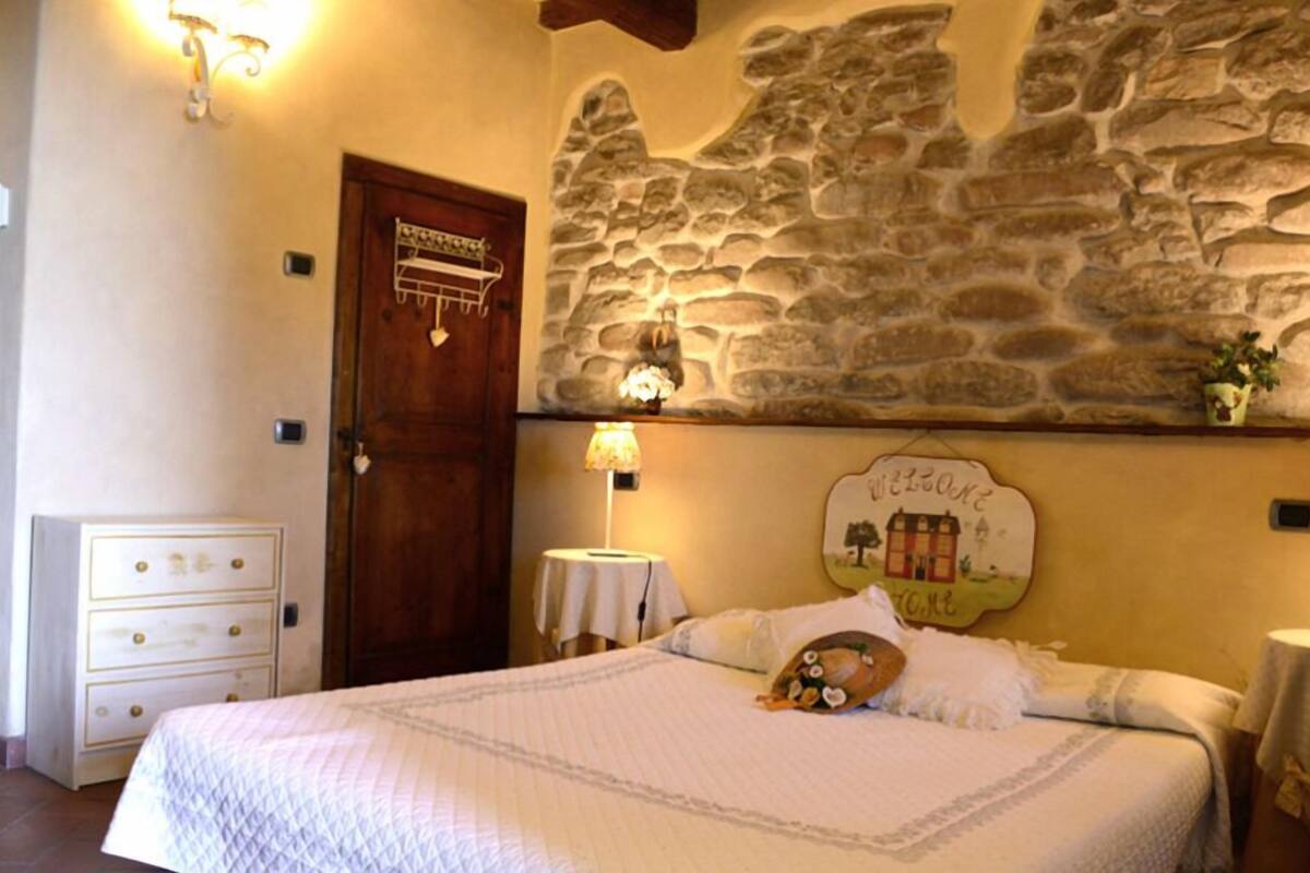 Studio | Free cots/infant beds, rollaway beds, free WiFi, bed sheets