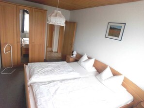 2 Schlafzimmer, Bügeleisen/Bügelbrett, Reisekinderbett, WLAN