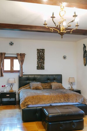 Deluxe Queen Room with Balcony  | Hochwertige Bettwaren, individuell dekoriert, individuell eingerichtet