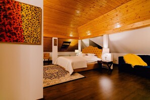 Superior King Room 2 ad and  2 kids | 高档床上用品、特色装修、特色家居、遮光窗帘